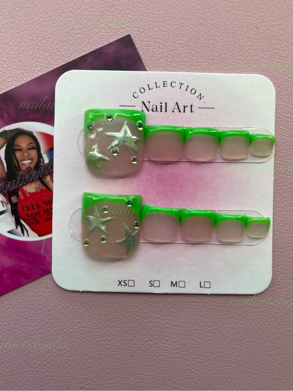 Green Star Accent Press-On Toe Nails